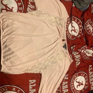 an american eagle outfitters top. very cute